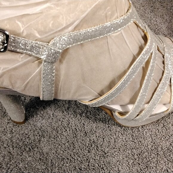 Naturalizer Baylor Shoes Silver Glitter Heels Size 8M Strappy Ankle Buckle Dress - Picture 4 of 13
